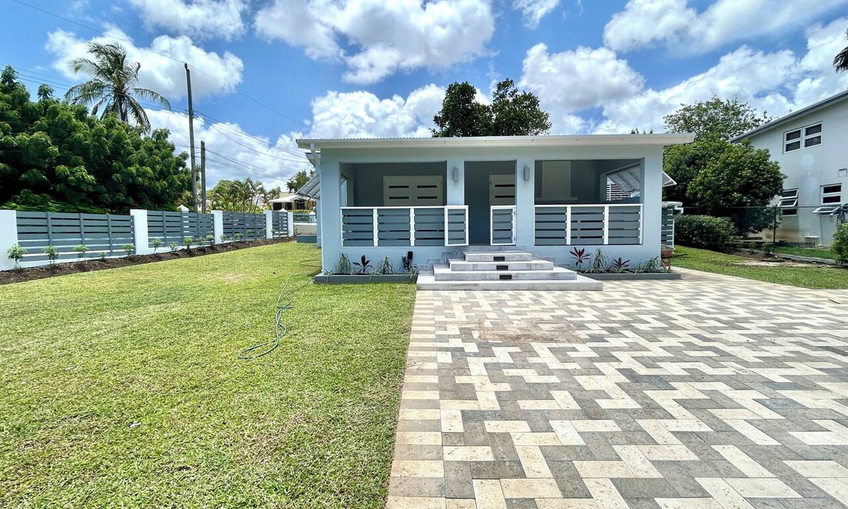 Navy Gardens House | 2 bed Villa in Hastings, Walking distance to Amenities - NO CAR NEEDED