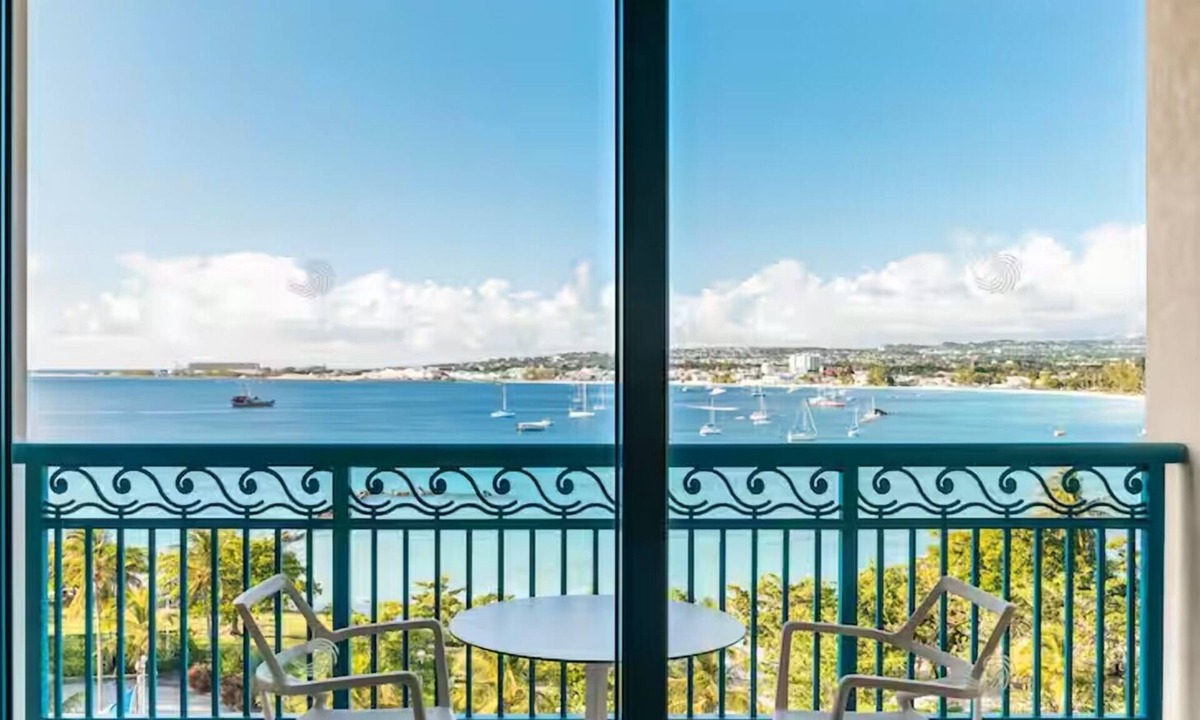 Garrison Historic Area Hotel | 2 Inviting Suites w/Stunning Bay Views and Full Spa Services - Infinity Pool