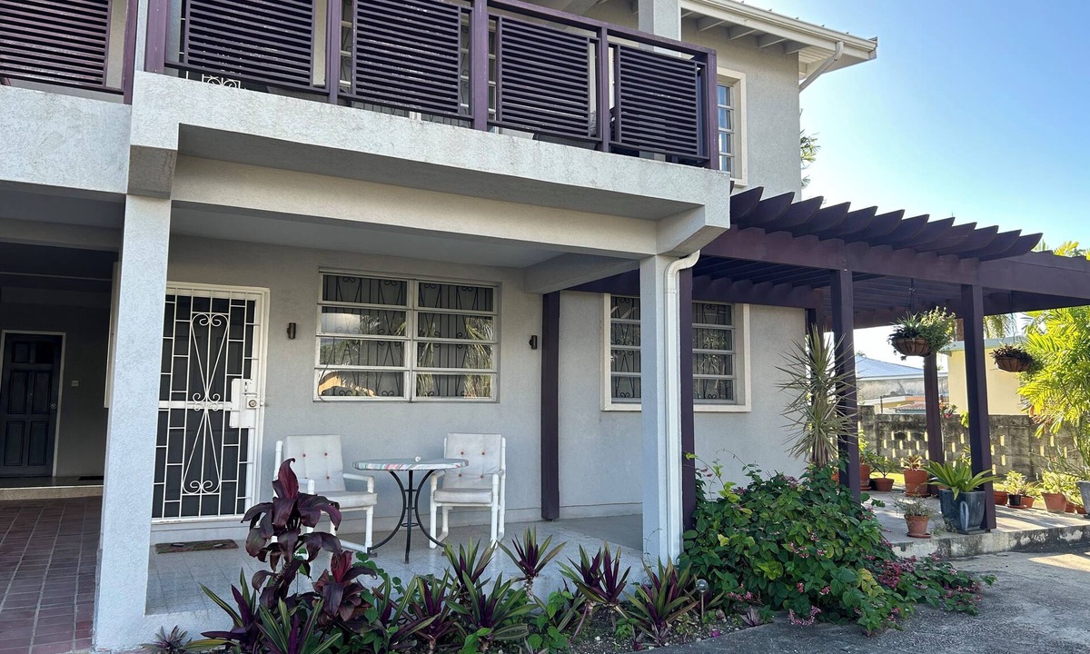 Durants Apartment | 2 minute walk to Brighton's Beach, Apt on a quiet street