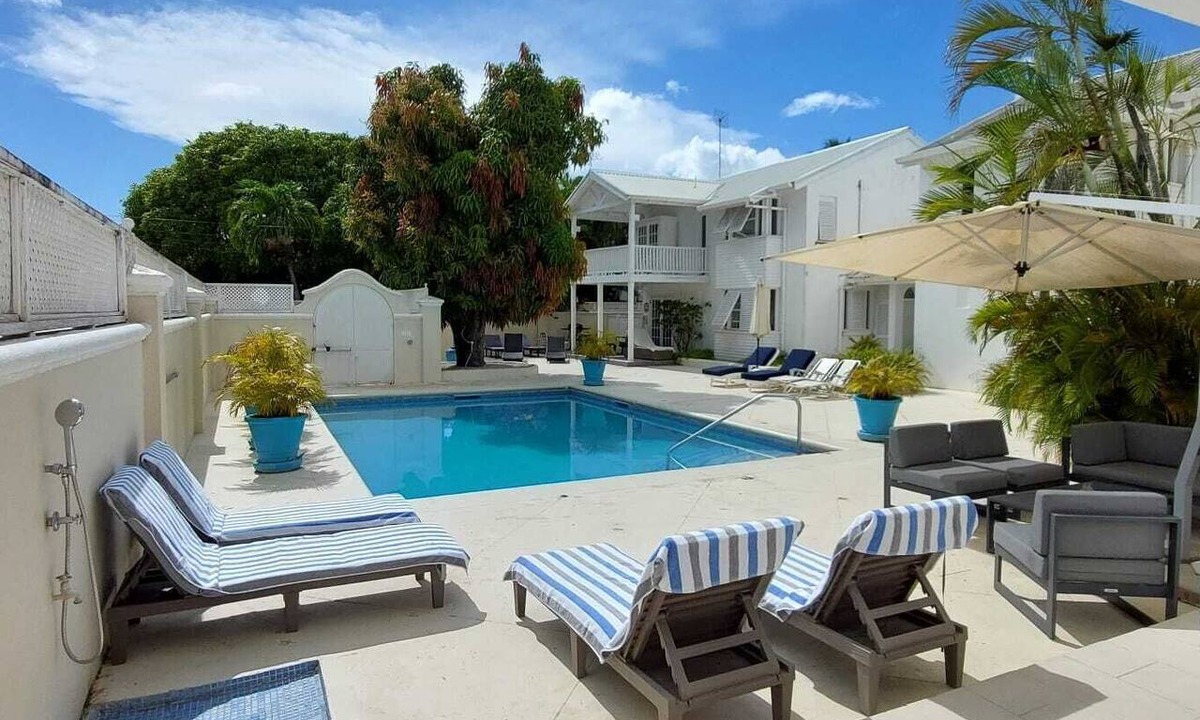 Porters Villa | 3 bedroom Villa in Holetown, Barbados. Walk to Beach, and Pool access.