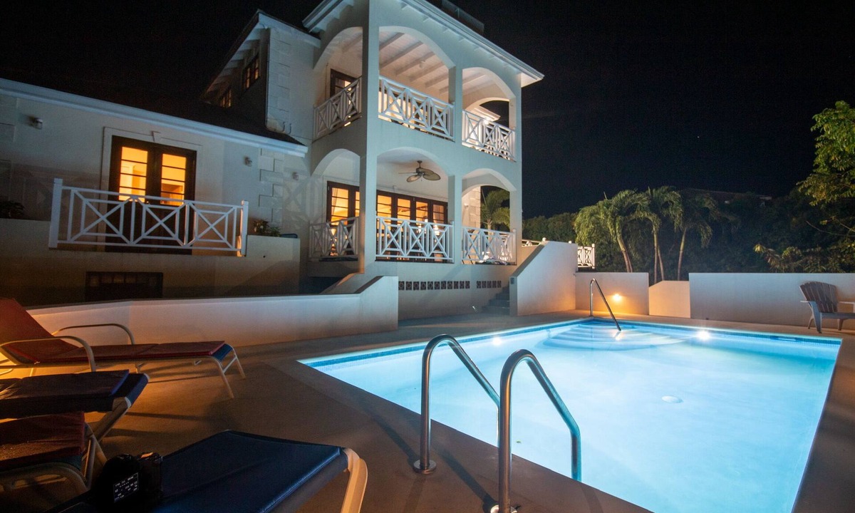 Clinketts House | ☆ 3Bdrm 3.5 Bath Private Home w Brand New Pool Steps to Beach
