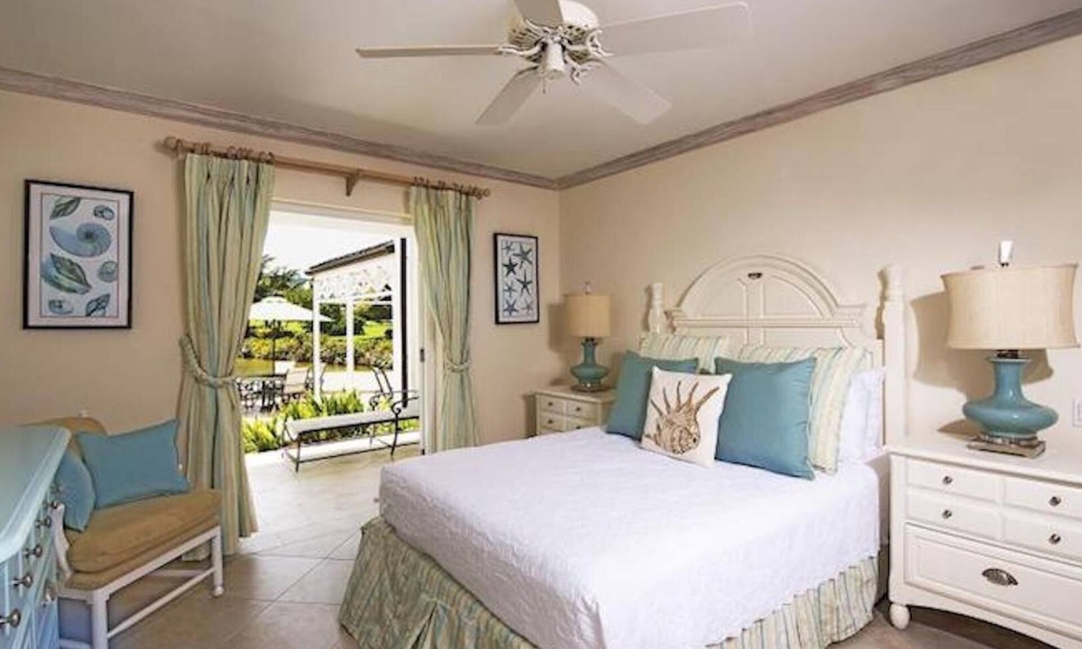 Deanes Villa | 3bed,3.5 bath, beach access, housekeeping, wifi, pool and more!