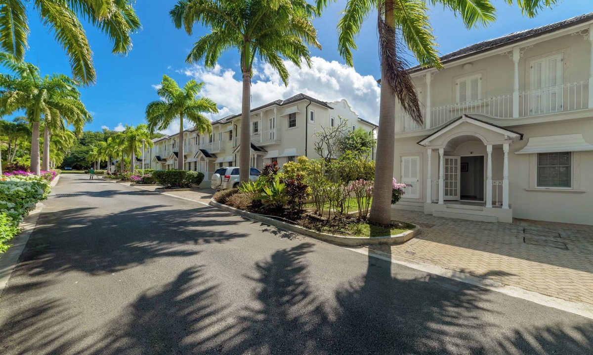 Mullins House | 3BR Luxury Villa 3-Min Walk to Beach & Sea Shed Spa Pool