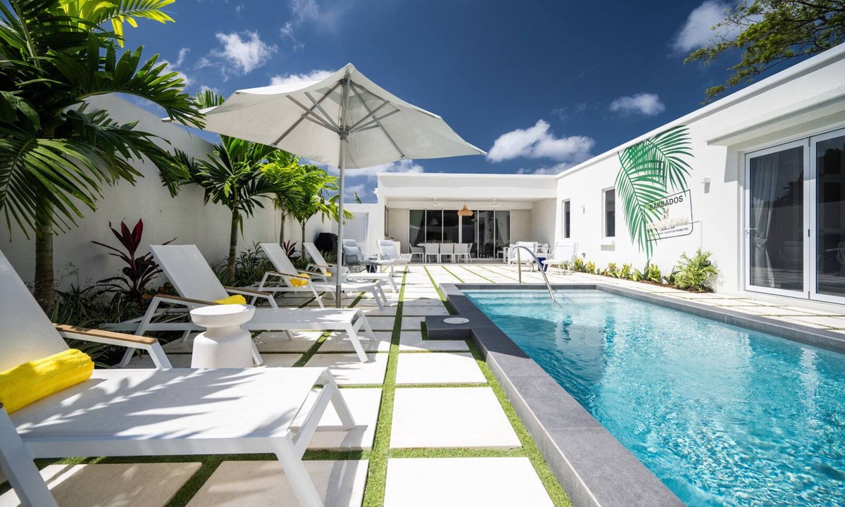 Porters House | 7 Minute walk to BEACH/Brand New Luxury Villa/Sleeps 10