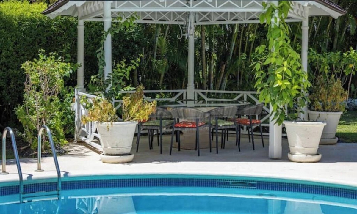 Trents House | 4 bed Luxury Private Villa with Pool