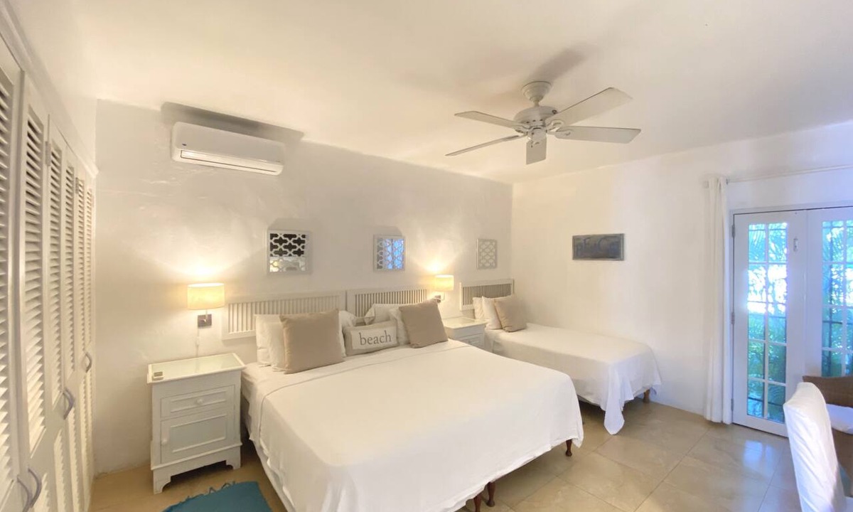 Porters Condo | Beachfront 2 bedroom Glitter Bay 109