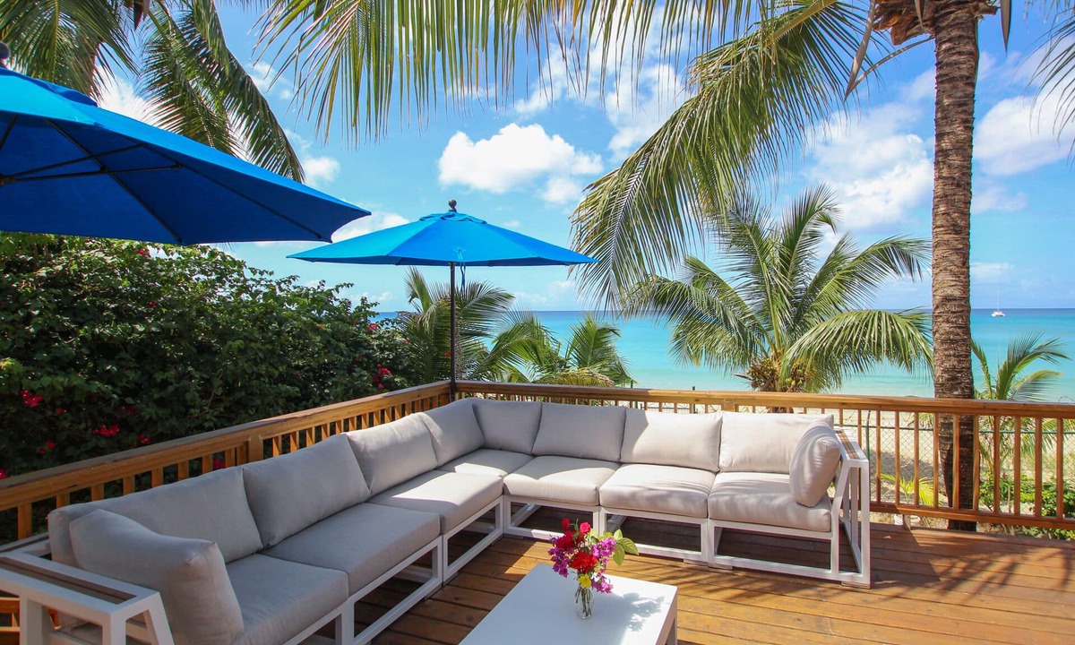 Reeds Bay House | Beachfront Getaway on Perfect Beach - Chateau Monique (3 bed)