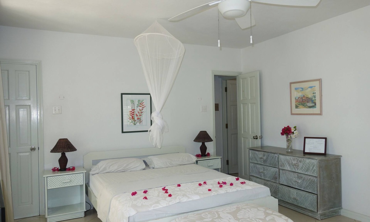 Silver Sands Apartment | Beachfront Studio on upper floor at the Inchcape Seaside Villas estate