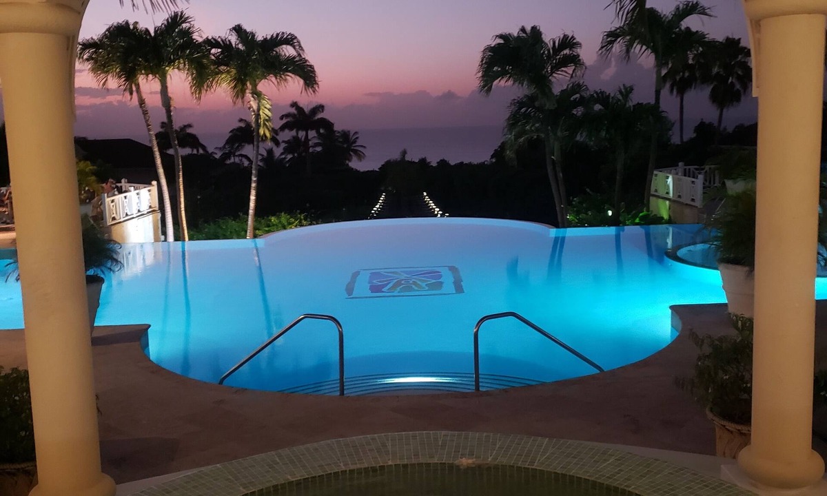 Sugar Hill Apartment | Beautiful apartment overlooking fabulous landscaped gardens and pools.