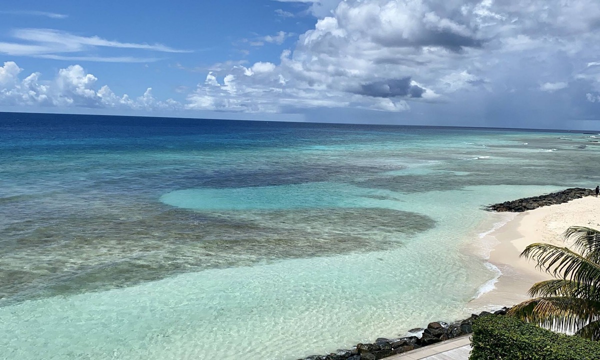 Hastings Villa | Centrally located villa with spectacular sunsets and ocean views