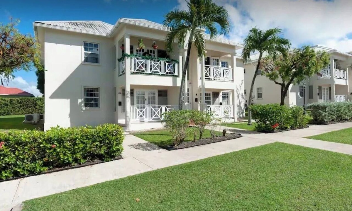 Holder's Hill Apartment | Charming 2-bedroom apartment in a St James, Barbados 5 mins from the beach.