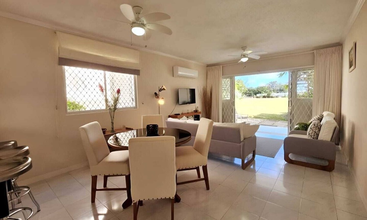 Clapham House | Charming Villa at Rockley Golf & Country Club - Prime South Coast location.