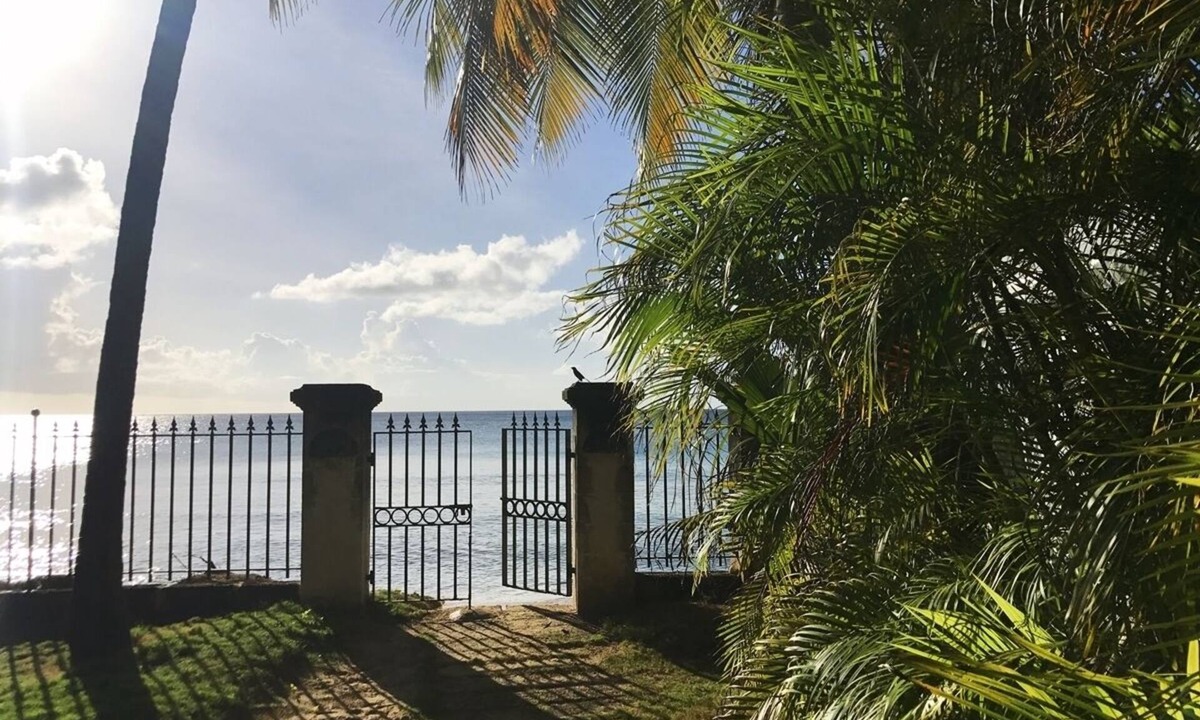 Merlin Bay House | Charming West Coast Cottage Near Beach