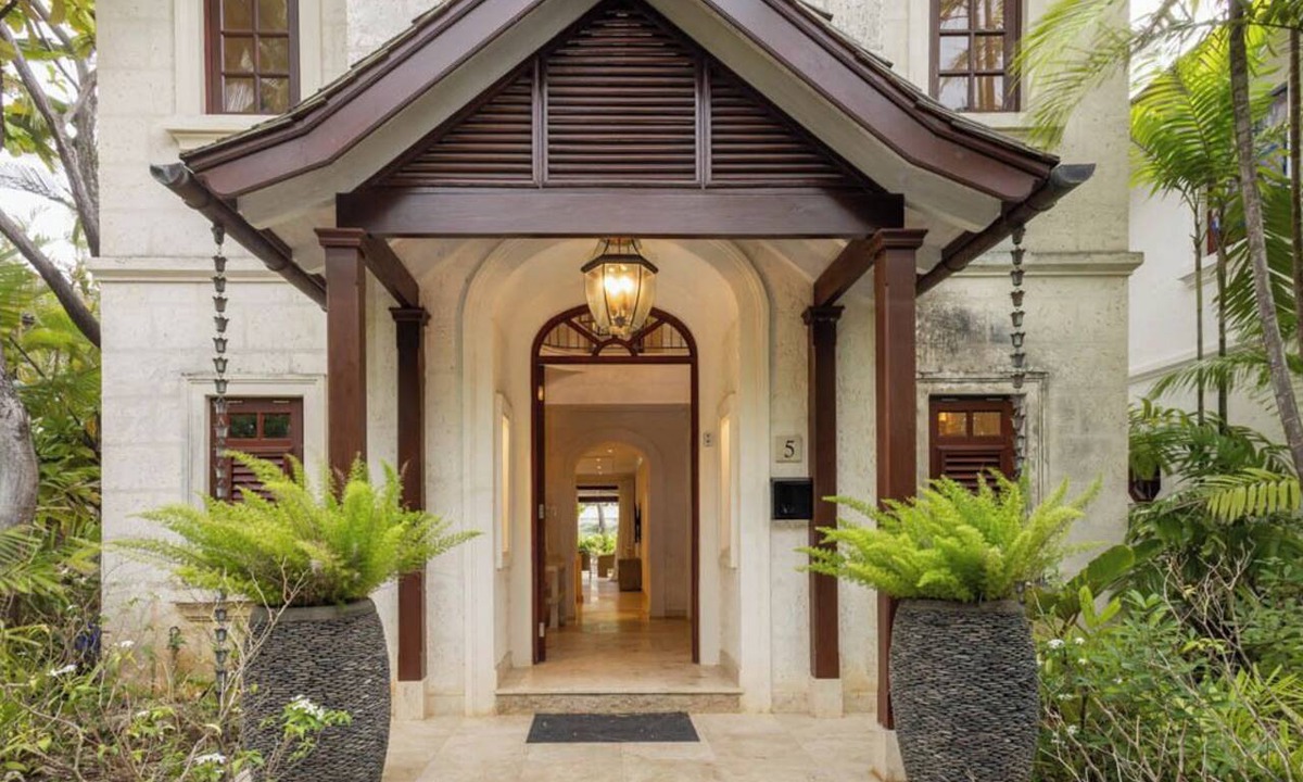 Lascelles Villa | Claridges 5 - Luxury Villa Near Gibbes Beach