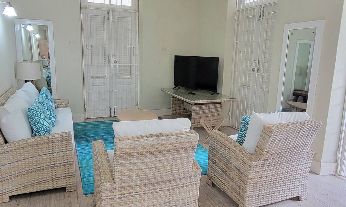 Worthing House | Clariston - Traditional Barbadian home 1 minute walk from beach!