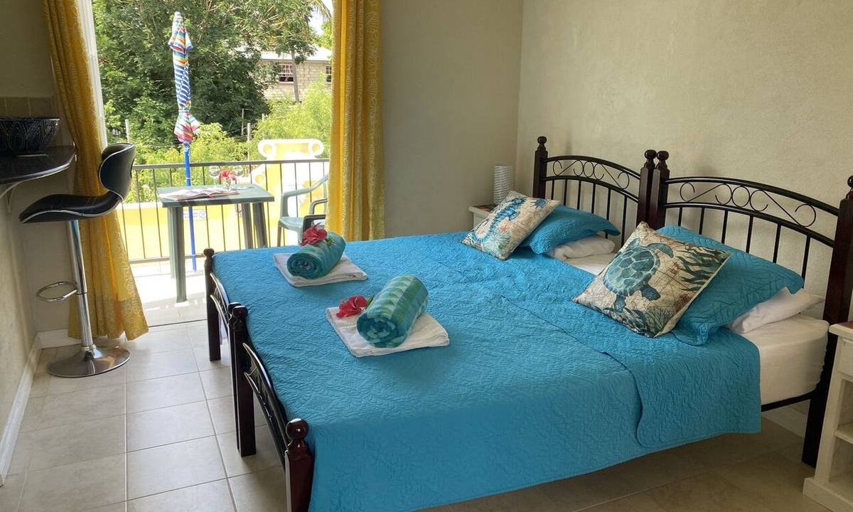 Clapham Apartment | Comfy Cozy Studio Apt#9 with Pool on South Coast near Accra Beach
