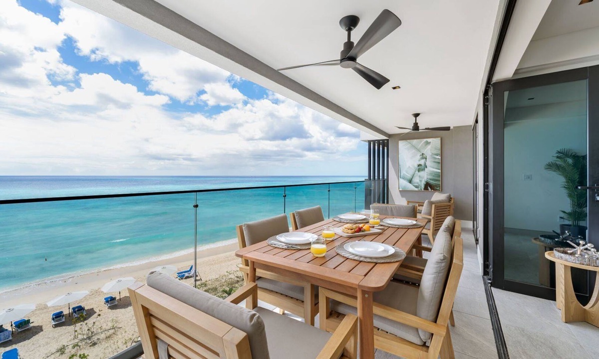 Black Rock Apartment | Contemporary Beachfront Condo - Allure 403