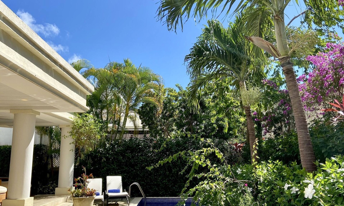 Mullins Villa | Coral Breeze steps from Mullins Beach