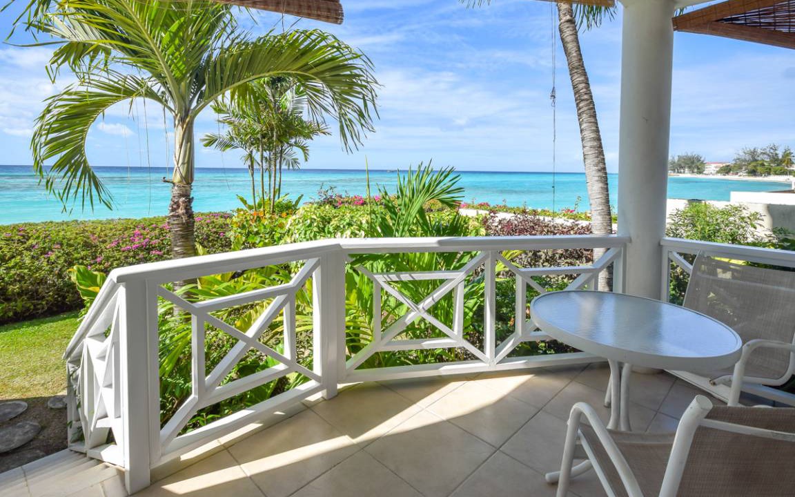 Worthing Condo | Cosy and Romantic Beachfront Condo - Nautilus