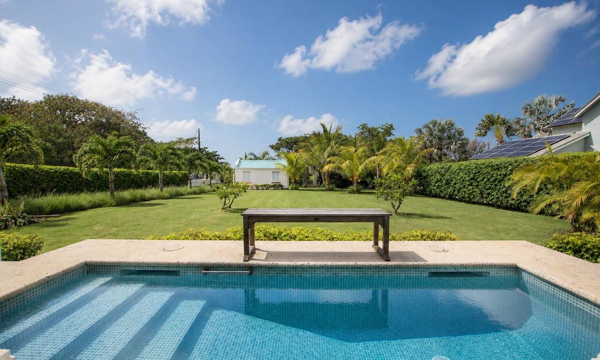 Mullins House | Cowrie Cottage | Private Pool | Near Gibbes Beach