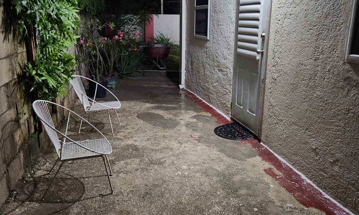 West Coast Apartment | Cozy Apartment 1 minute away from Dover Beach & St.Lawrence Gap!