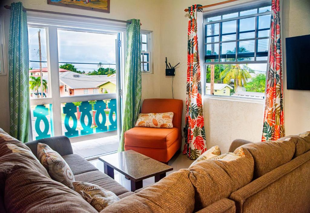 Ruby Apartment | Cozy Modern Upstairs 2 Bed A/C Apt Near 2 Everything