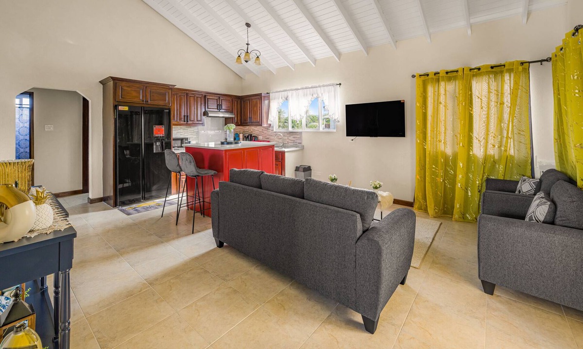 Christie Apartment | Cozy Two Bedroom Apartment Available for Rent in Holetown Area