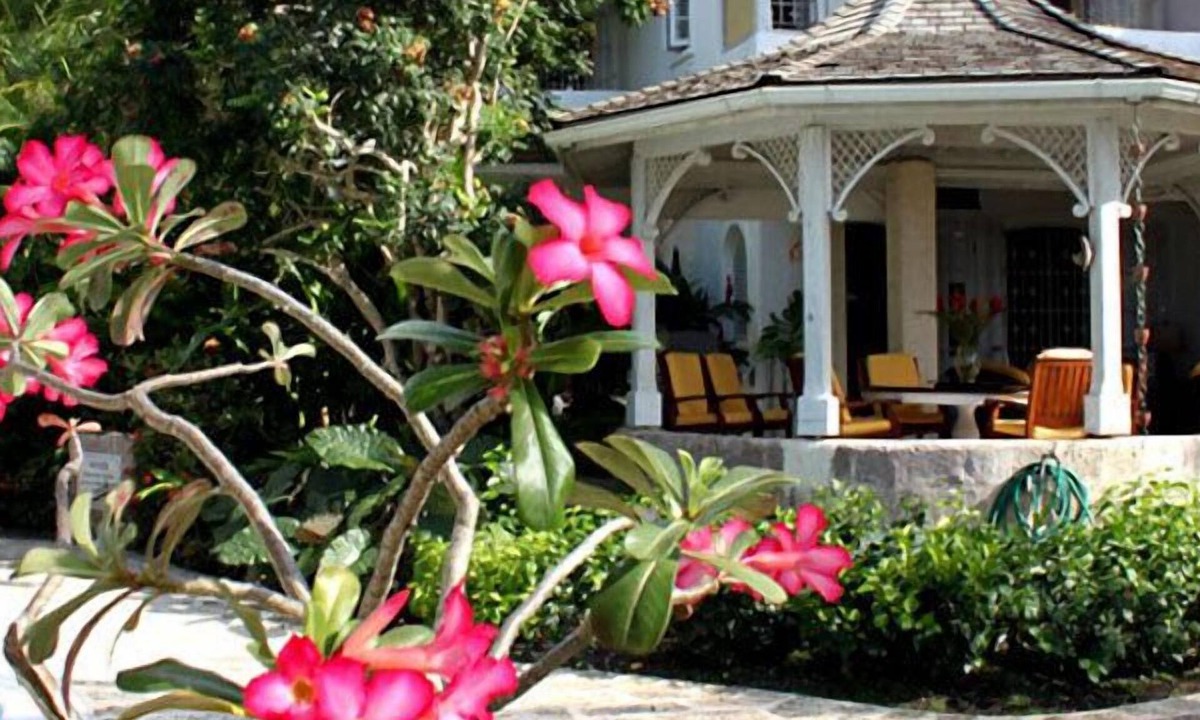 Gibbs Bay Villa | Emerald Beach 1 - Villa Solandra | Beach Front - Located in Exquisite Gibbs Bay with Private Chef Services