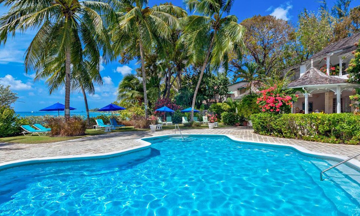 Gibbs Bay House | Emerald Beach Ixoria is part of a complex of six luxury beachfront villas
