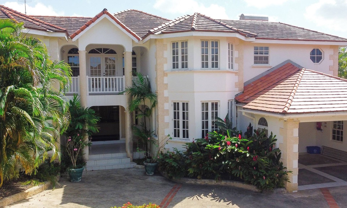 Paynes Bay House | Escape to a delightful spacious family villa in Saint James