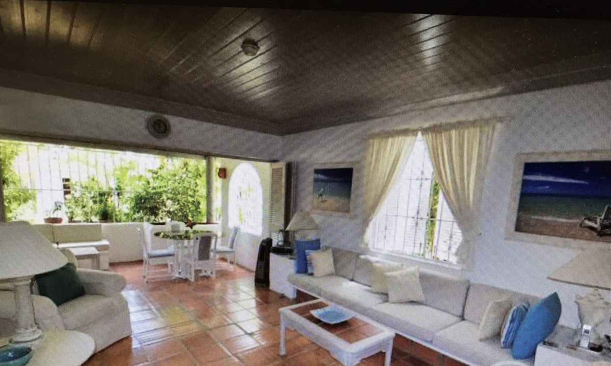 Gibbs Bay Villa | Fabulous 2 bedroom villa with pool and 5 min walk to Mullins Beach