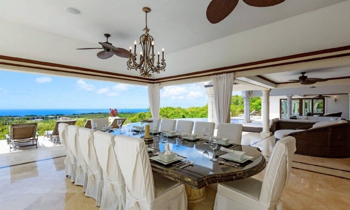 Plumtree Villa | Five Bedroom Luxury Ridge-front Property