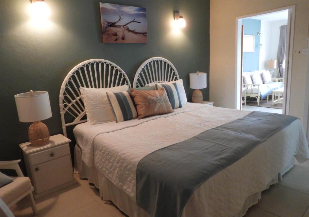 Sunset Crest Apartment | Golden View Apartment