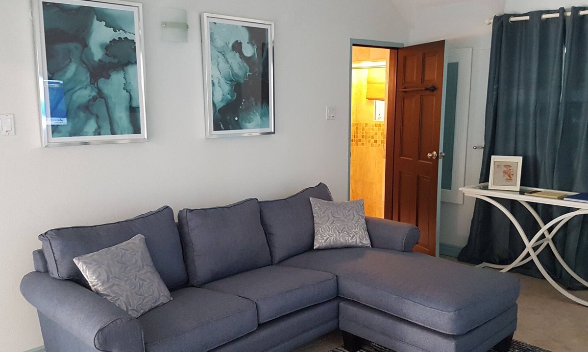 Halcyon Heights Villa | Gorgeous 2 bdr Fully AC Villa near Beaches in heart of Holetown Barbados