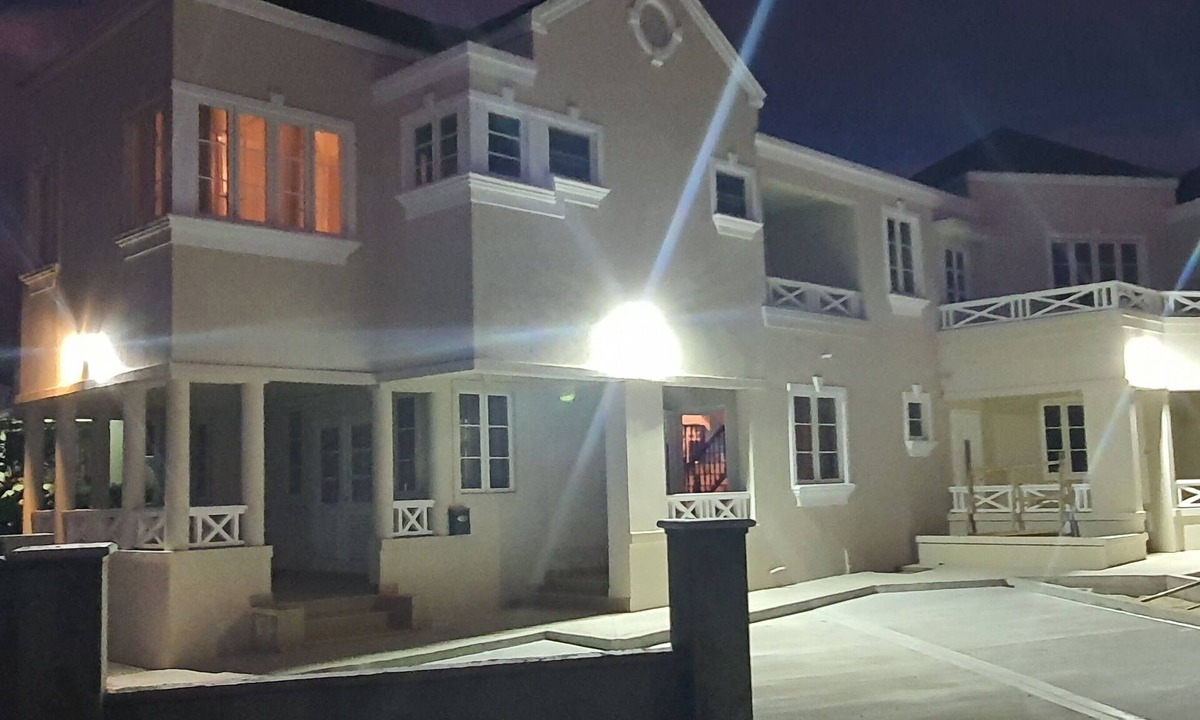 Bagatelle Terrace House | Infinity Townhomes, Charming 3-bedroom, 3.5 bathroom townhouse, AC, fitness room