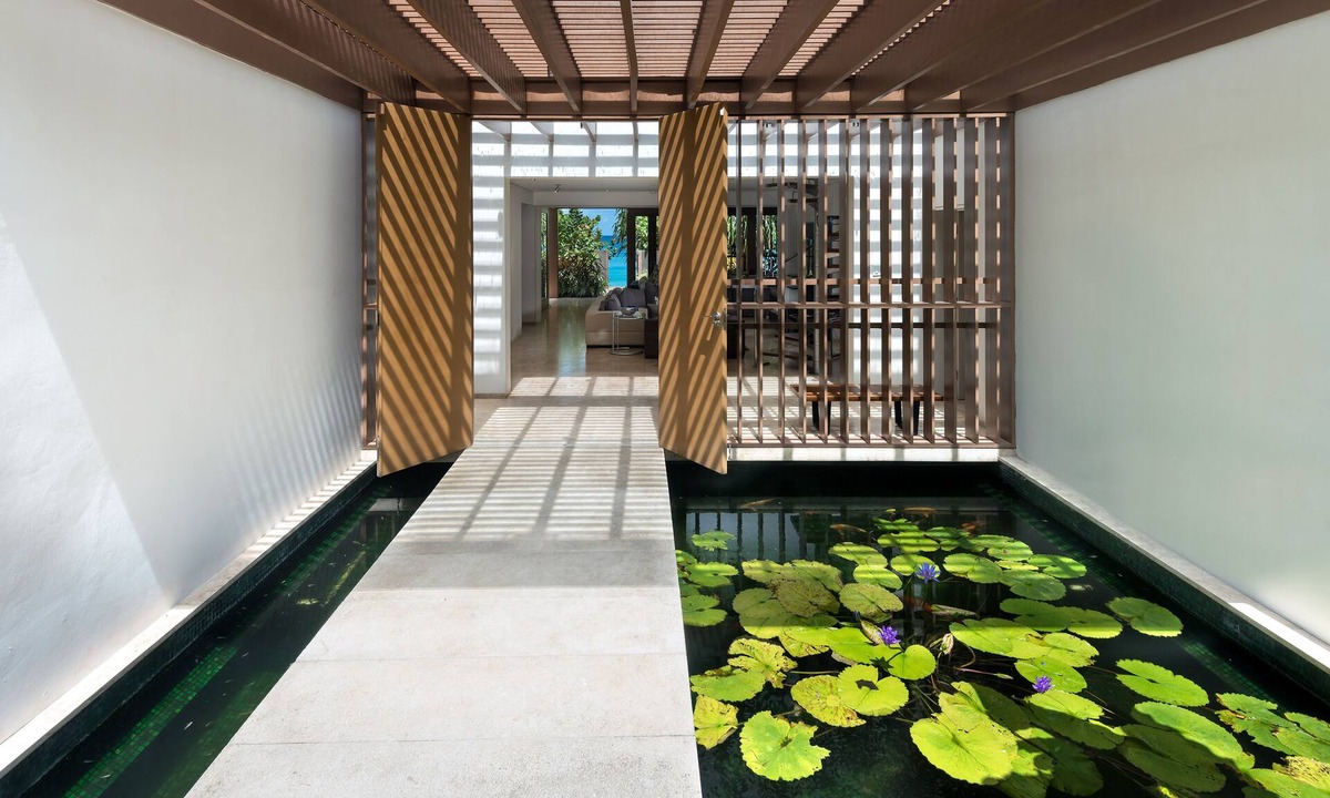 Gibbs Bay Villa | Luxury 2 Bedroom Beach Front Villa w/ Jacuzzi