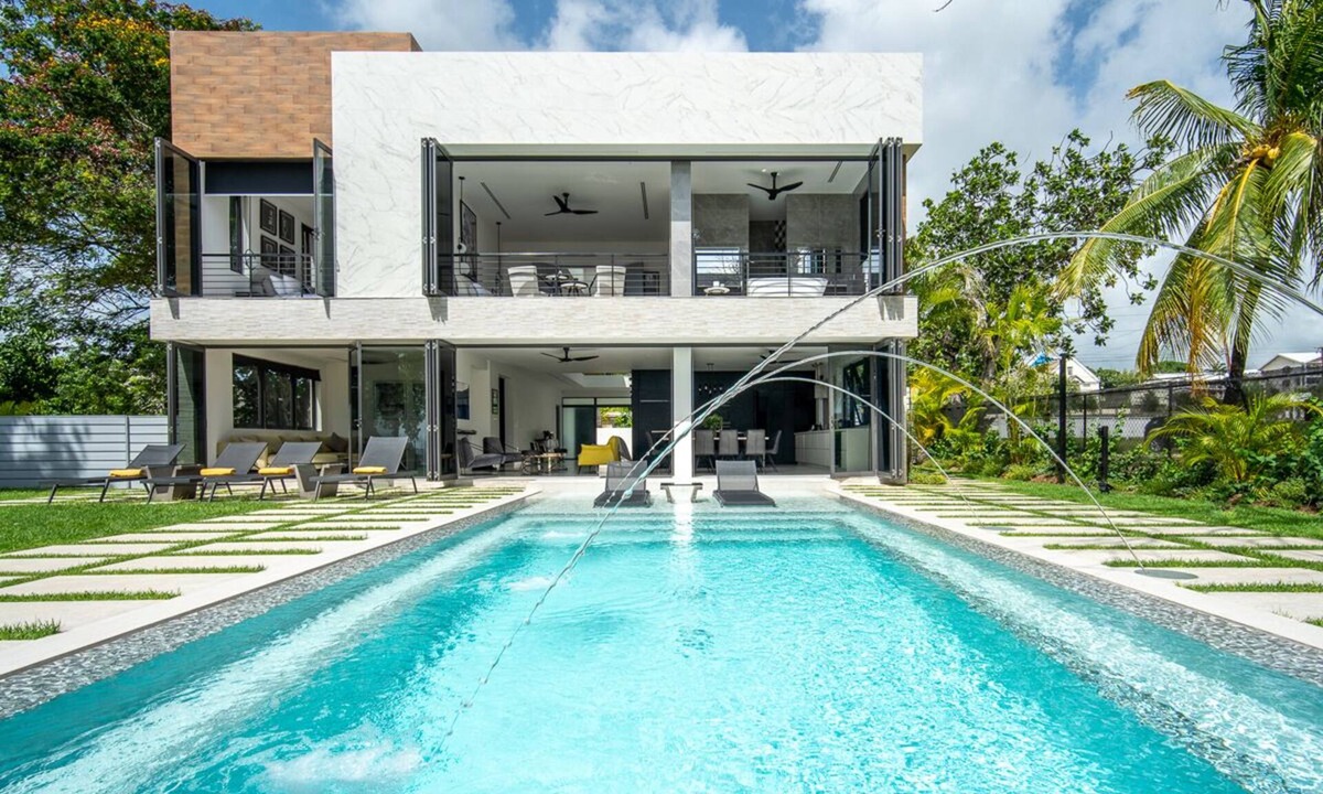 Weston Villa | Luxury Modern Beachfront Villa - Onyx