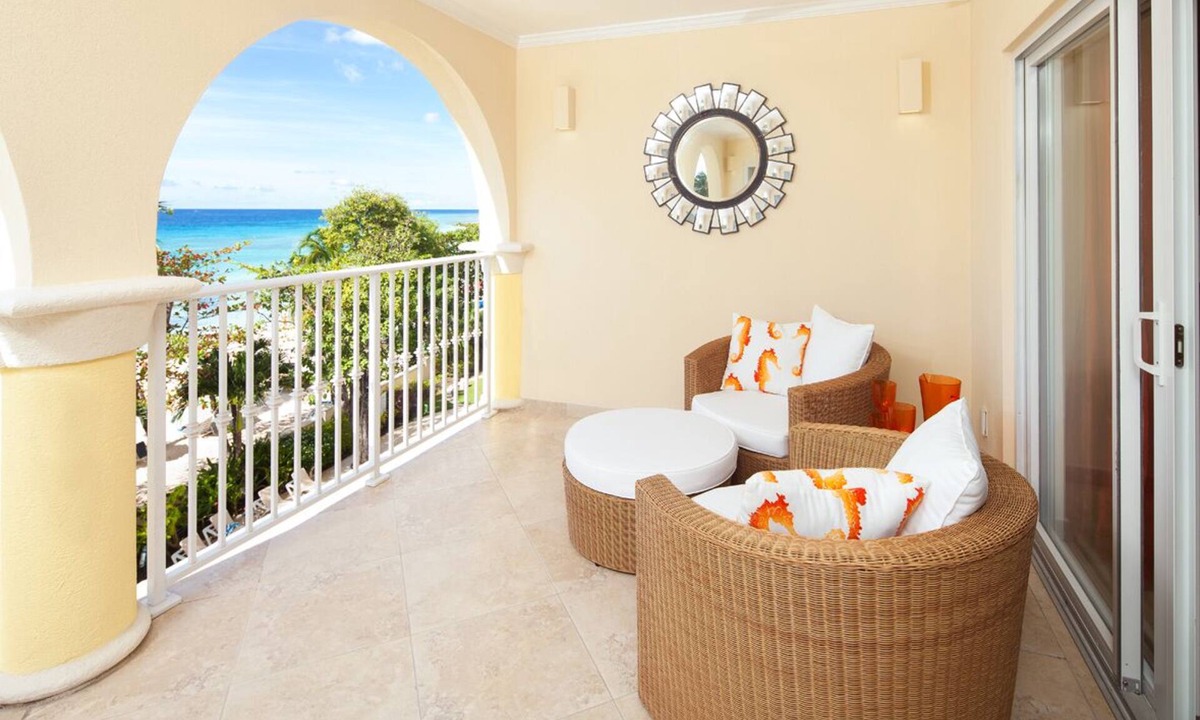 Dover Apartment | Modern Beachfront Condo with Pool - Sapphire 309