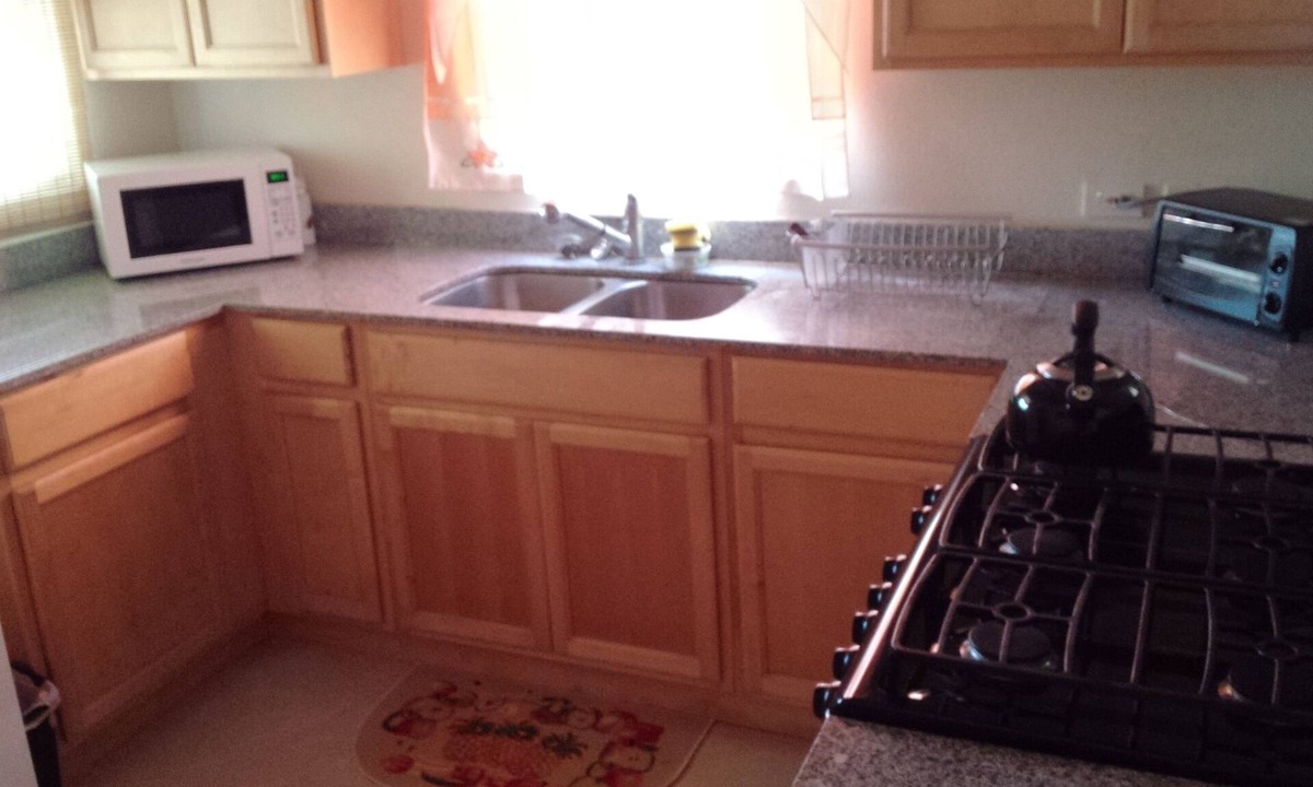 Charnocks House | Modern Vacation Home 5 minutes from airport