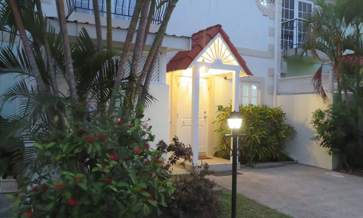 Porters House | Newly refurbished townhouse. 10 minutes walk to beach