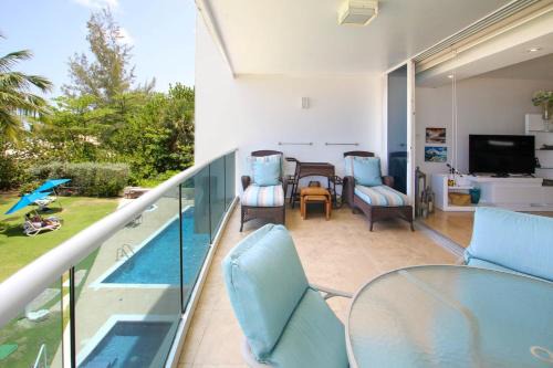 Maxwell Apartment | Ocean One 204 by Bluescape