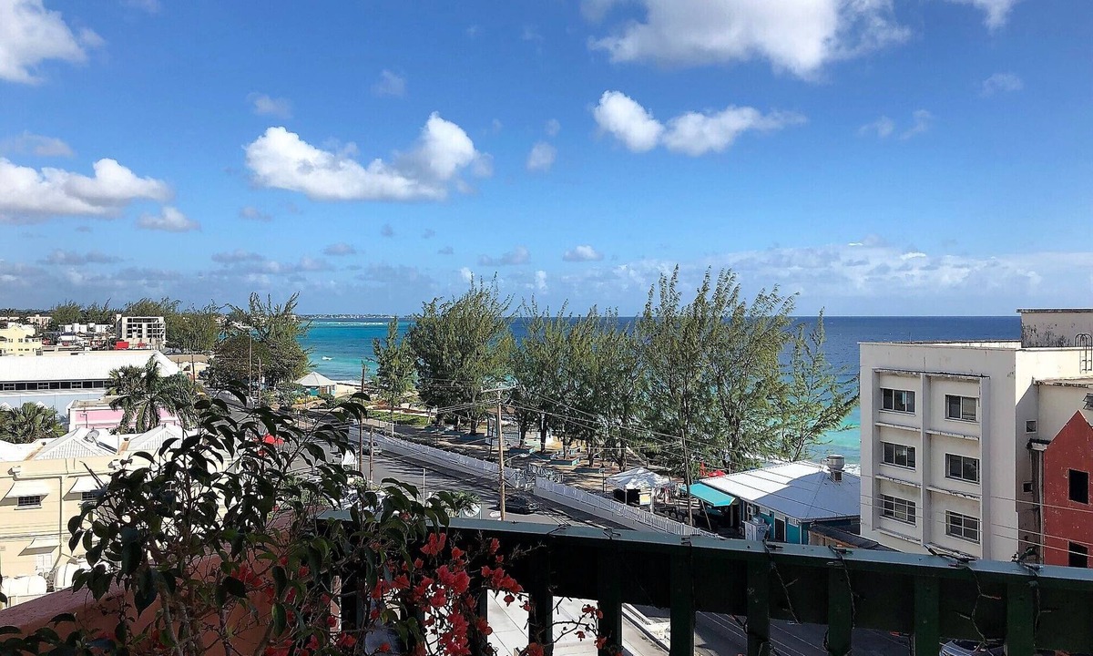 Hastings Apartment | Opp Sea, 5b Beach, Boardwalk, Restaurants and bars - 3 Bed 2 Bath