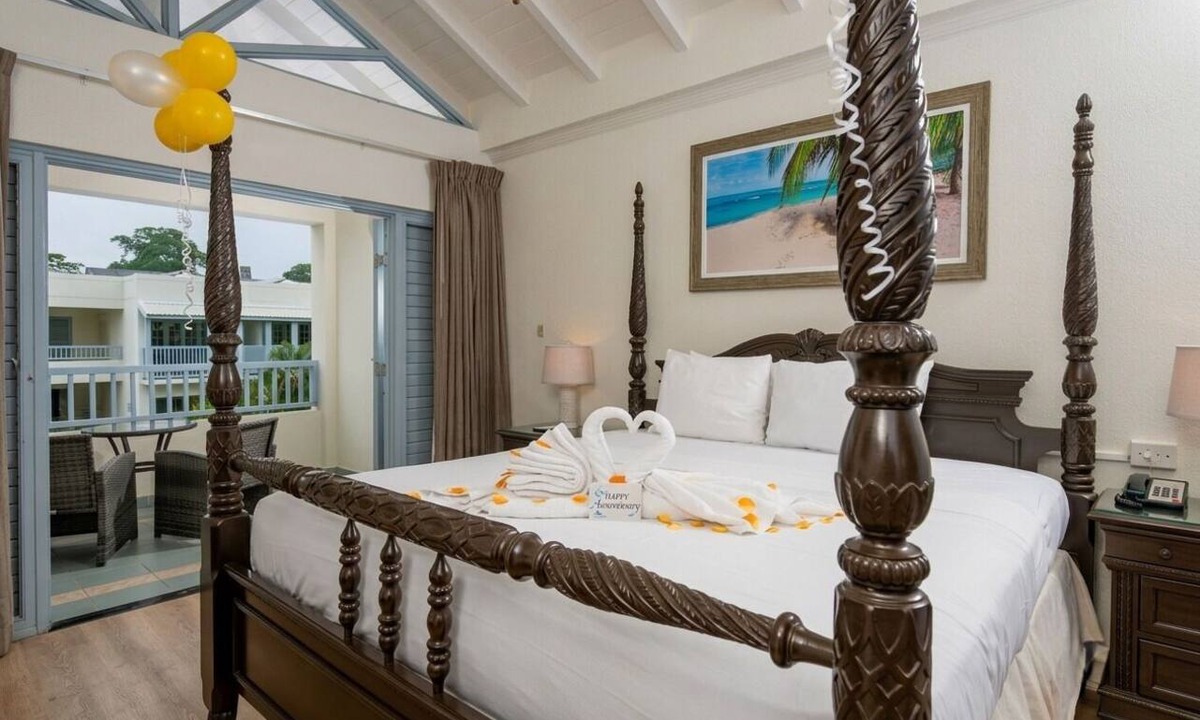 Saint Matthias Hotel | Outdoor Pools & Fitness Centre | 2 mi to Catamaran Cruises
