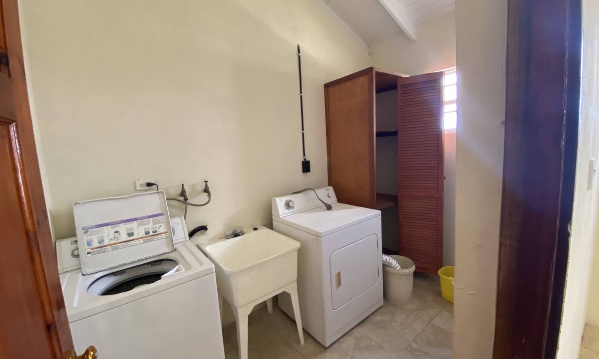 Callendar Apartment | Quiet Upstairs Apartment over looking the highway