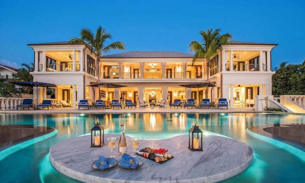 Derricks House | Seaclusion by The Villa Life