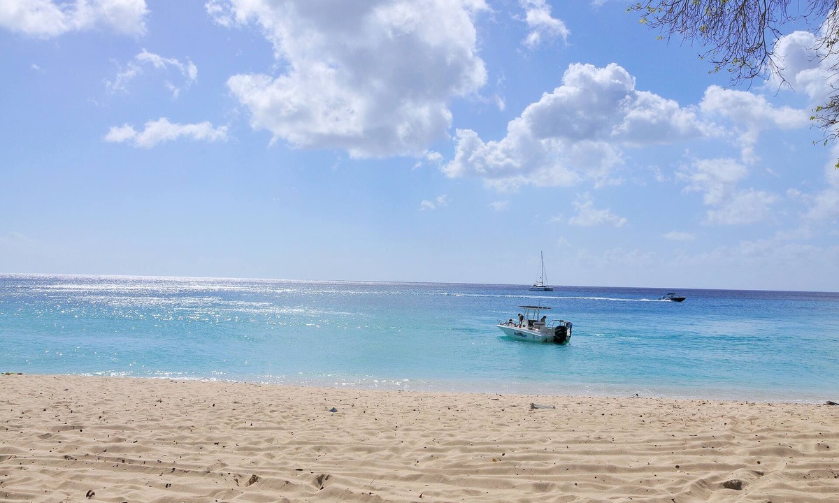 Reeds Bay House | Seagaze Beach House is Perfect for Family, a few Steps to the Beach