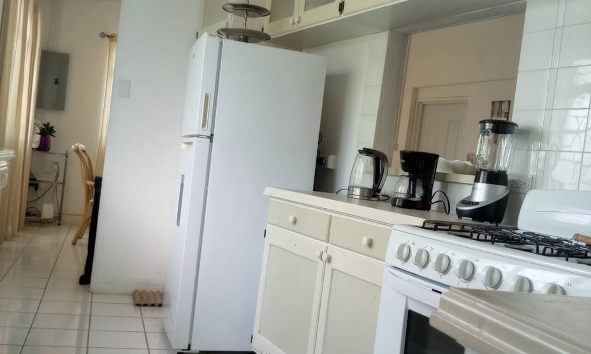 Rockley Apartment | Serene 2-Bedroom Apartment in Rockley – 5 Minute Walk to the Beach