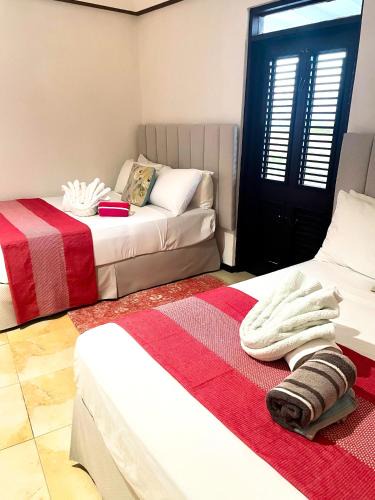 Harrismith House | Serenity by the Sea: Ocean Front Villa with Pool