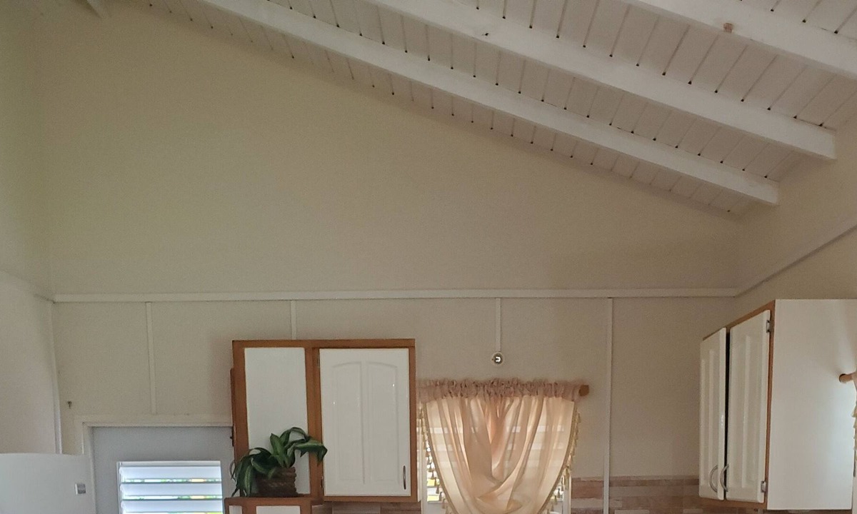 Merlin Bay Apartment | Shalom Apt. Cozy space close to beach, restaurant, bus, nightlife