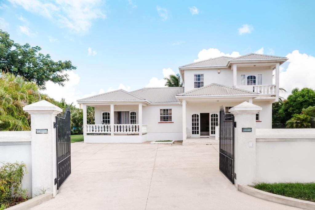 Graeme Hall Park House | Spacious 3 bedroom holiday home, perfect getaway